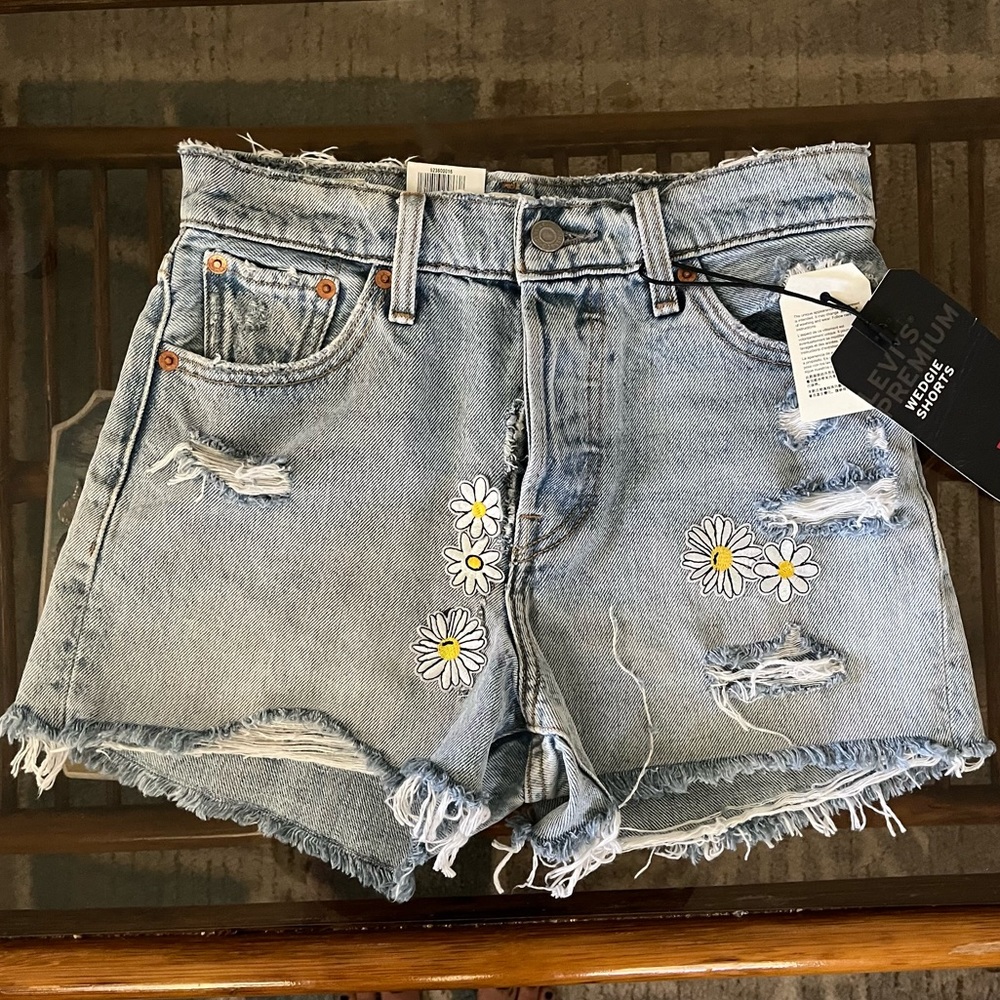 Levi’s Wedgie shorts